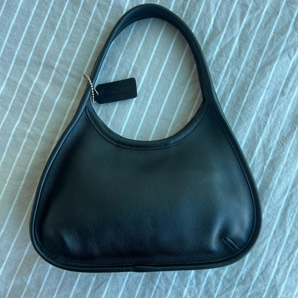 Vintage Coach Mini Ergo Bag 9027 in Black Leather - Picture 5 of 10